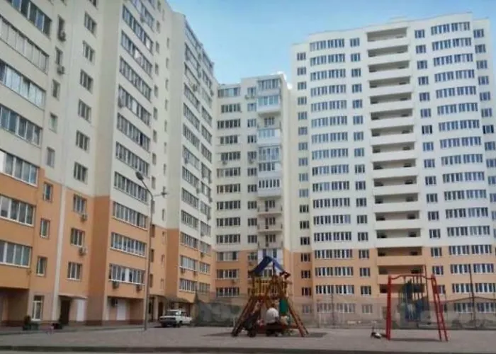 & Vernissage On Kostandi Lejlighed *