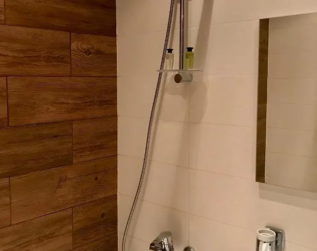 & Vernissage On Kostandi *